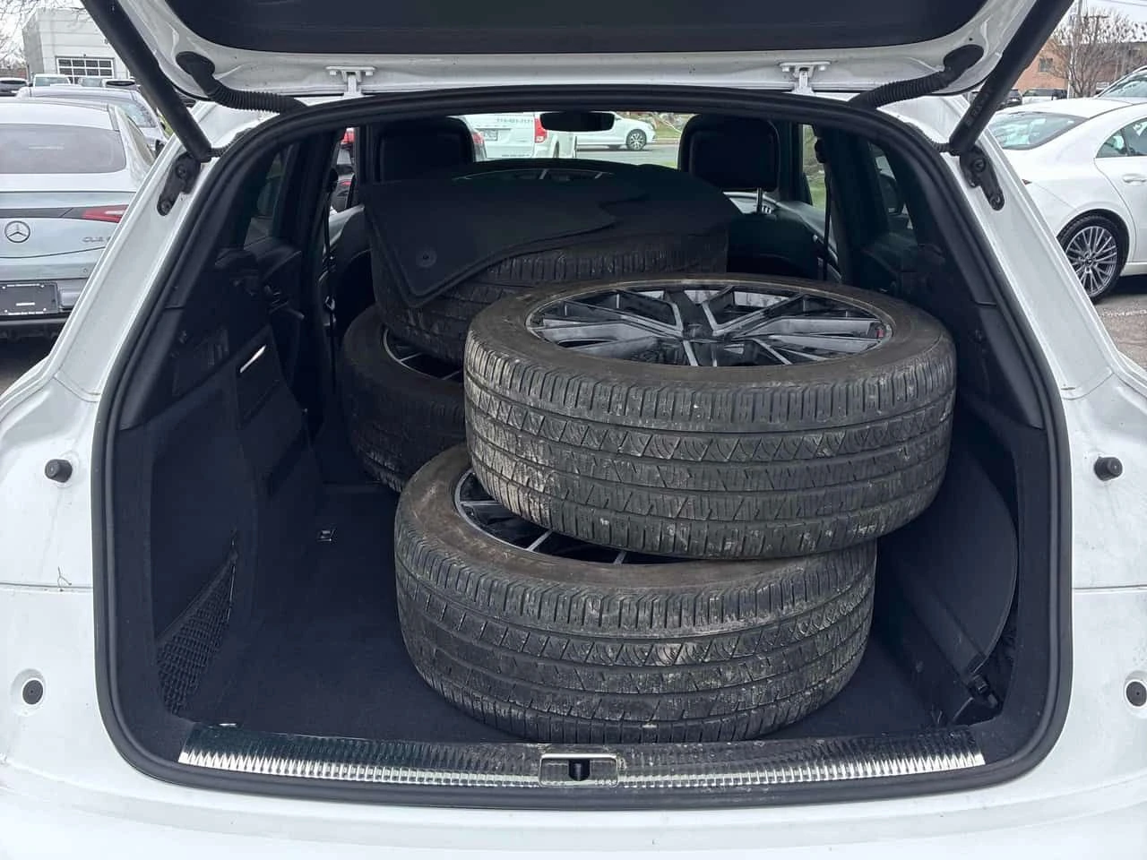 Audi Q5 Progressiv / ГУМИ С ДЖАНТИ , снимка 15 - Автомобили и джипове - 54365845