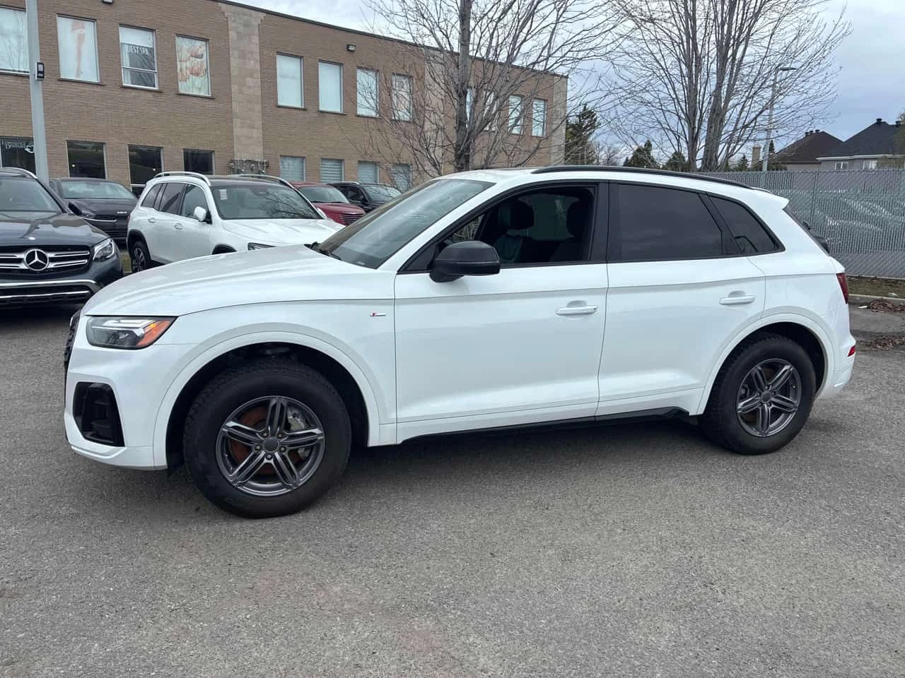 Audi Q5 Progressiv / ГУМИ С ДЖАНТИ , снимка 2 - Автомобили и джипове - 54365845