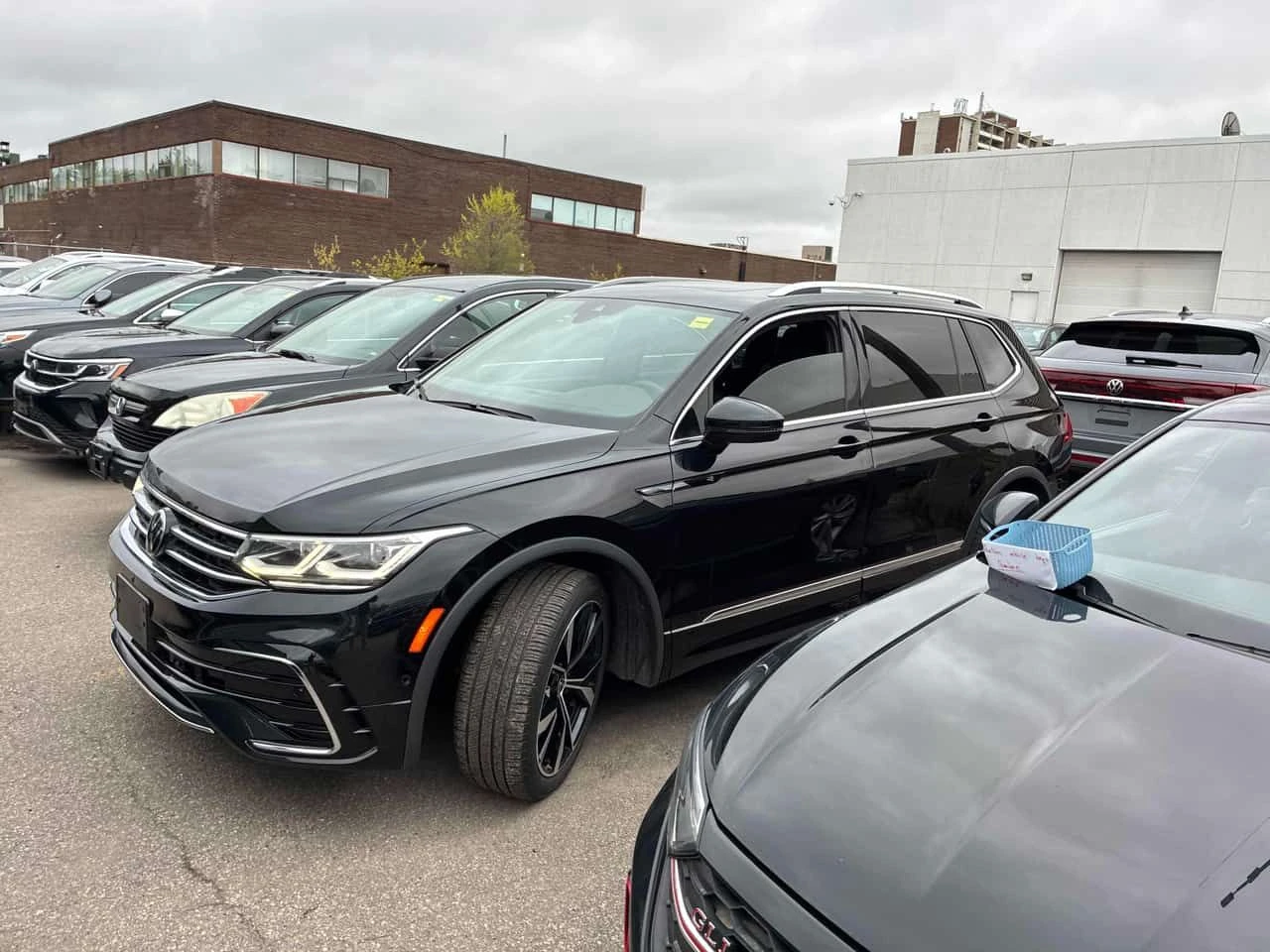 VW Tiguan Highline R Line / 360 / ОБДУХВАНЕ / FENDER, снимка 2 - Автомобили и джипове - 54607270