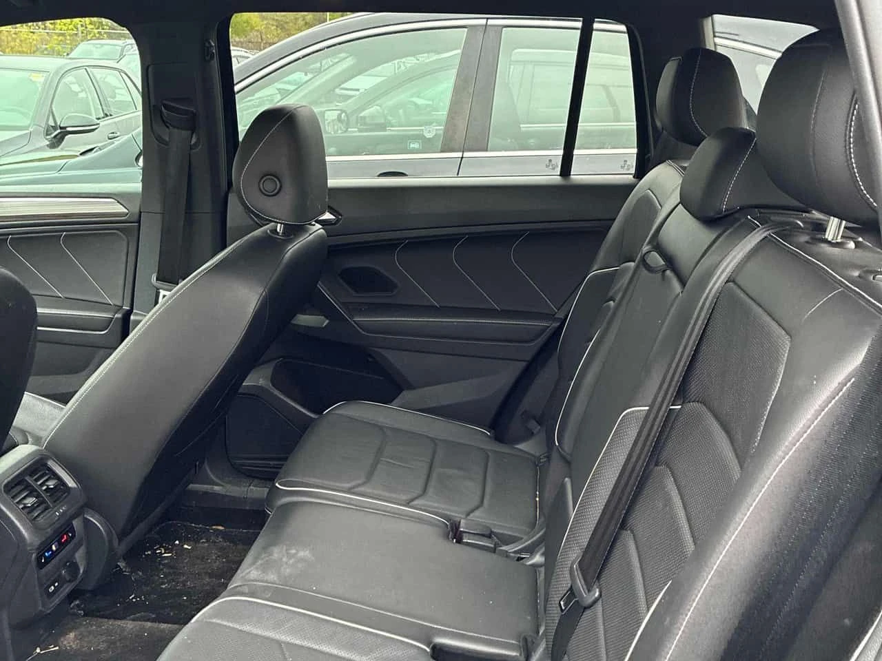 VW Tiguan Highline R Line / 360 / ОБДУХВАНЕ / FENDER, снимка 12 - Автомобили и джипове - 54607270