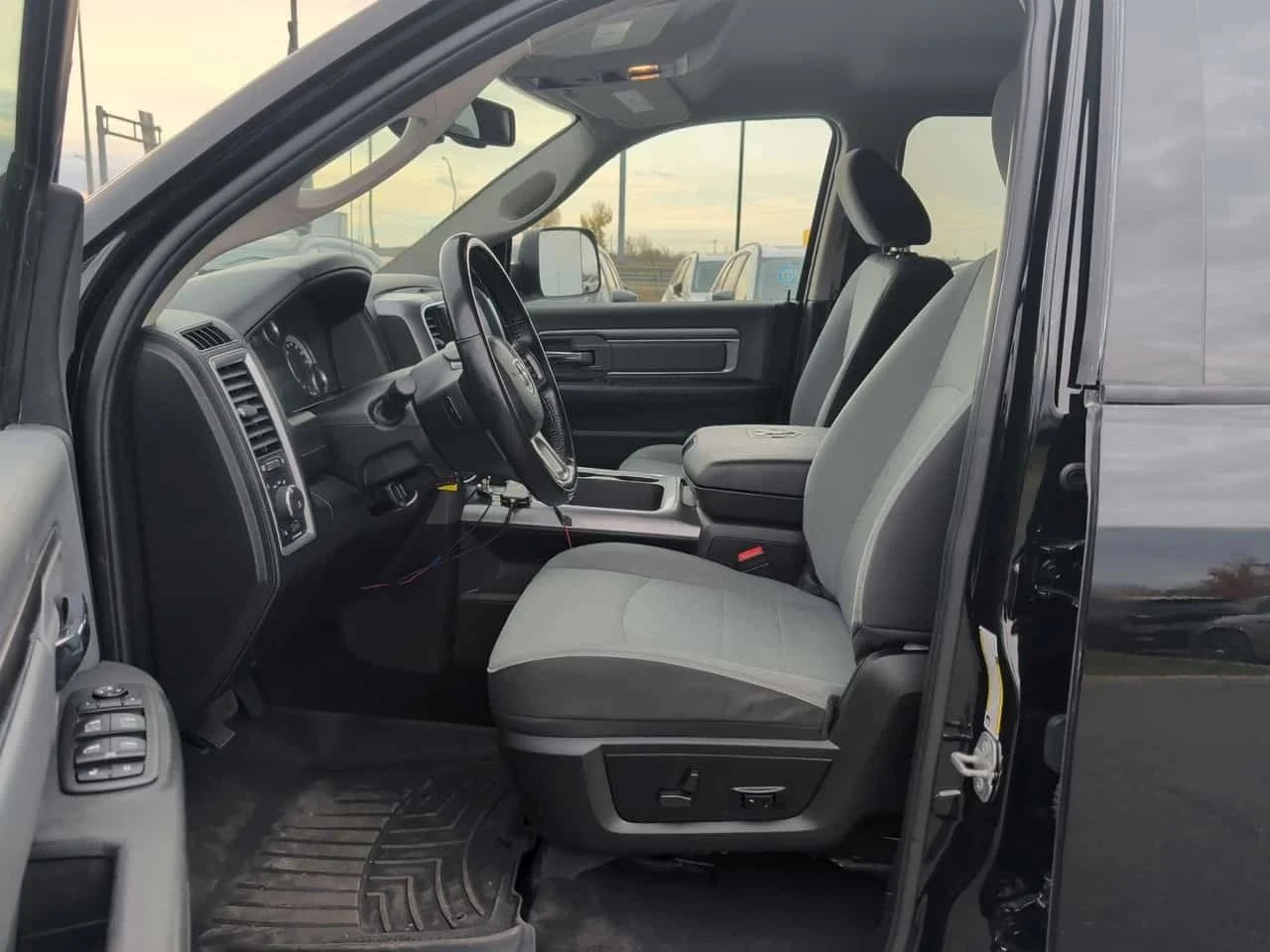 Dodge RAM 1500, снимка 11 - Автомобили и джипове - 56724383