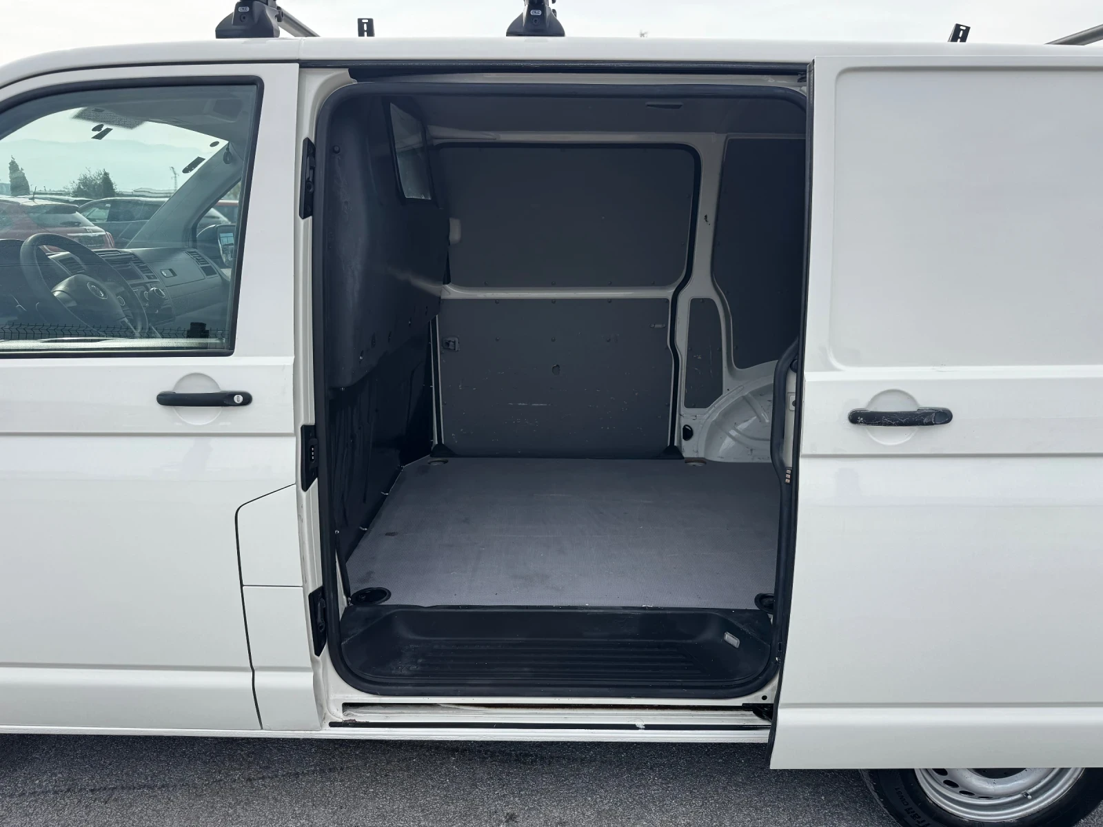 VW Transporter 2.0TDI 4MOTION AC, снимка 15 - Бусове и автобуси - 56431334