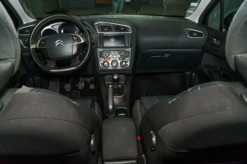 Citroen C4 1.2i 131 к.с NAVI, снимка 10 - Автомобили и джипове - 47625851