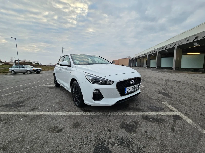 Hyundai I30 1.4i реални километри сервизна история, снимка 1 - Автомобили и джипове - 49348857