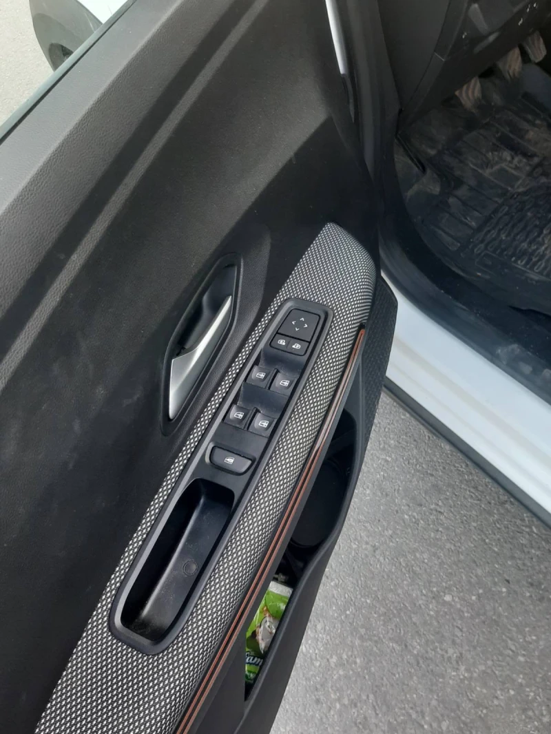 Dacia Sandero, снимка 5 - Автомобили и джипове - 52395403