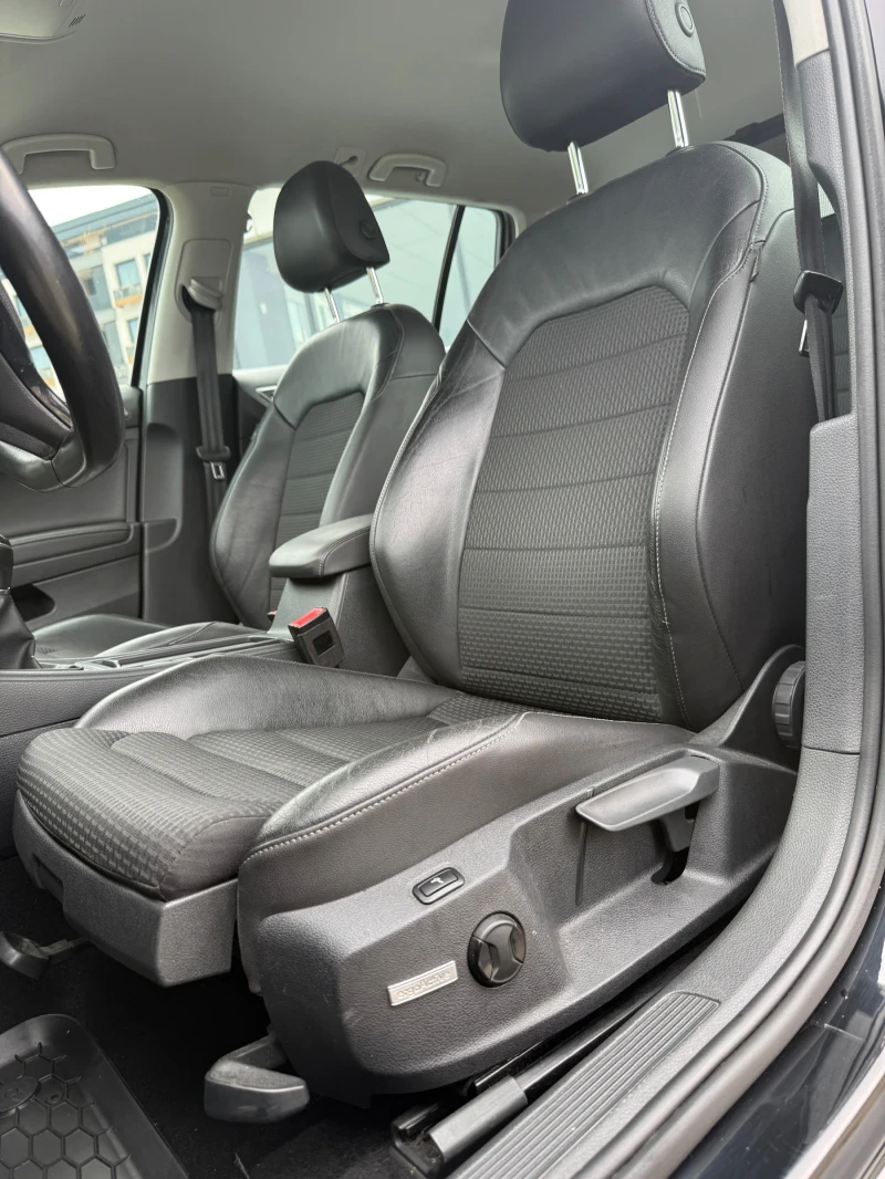 VW Golf 1.6TDI* НАВИ* КОЖА* МАСАЖ* ГЕРМАНИЯ* КАТО НОВА* * , снимка 12 - Автомобили и джипове - 52455047