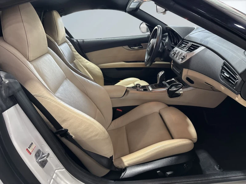 BMW Z4 sDrive35is* Roadster* RWD* АвтоКредит* (ЦЕНА ДО БГ, снимка 10 - Автомобили и джипове - 52550537