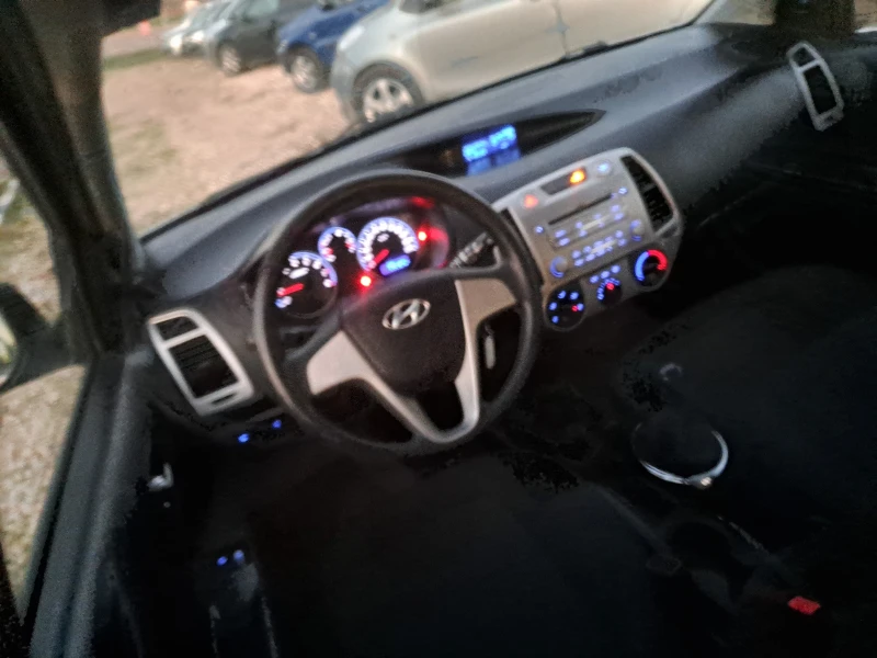 Hyundai I20 1.3i  SPEZIALL, снимка 10 - Автомобили и джипове - 53283731