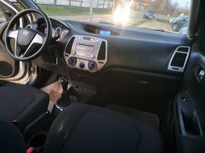 Hyundai I20 1.3i  SPEZIALL, снимка 8 - Автомобили и джипове - 53283731