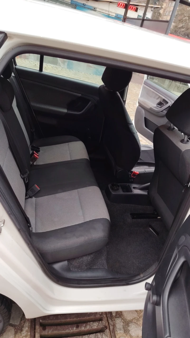 Skoda Fabia, снимка 8 - Автомобили и джипове - 53306860