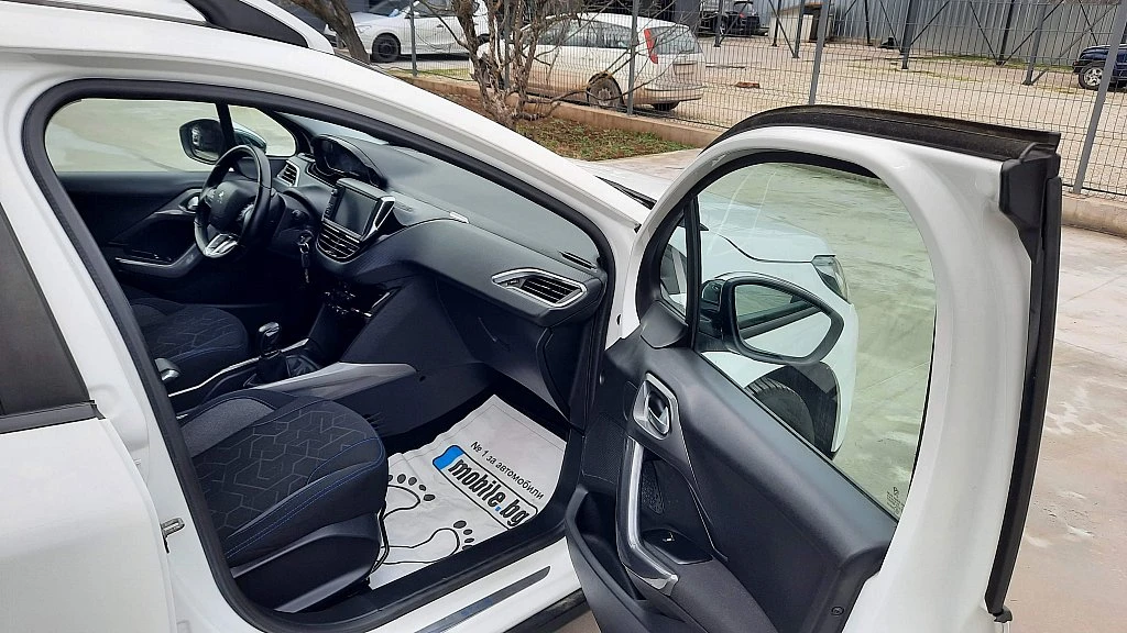 Peugeot 2008 1.2* * * STYLE* * * ЛУКС, снимка 11 - Автомобили и джипове - 52624458