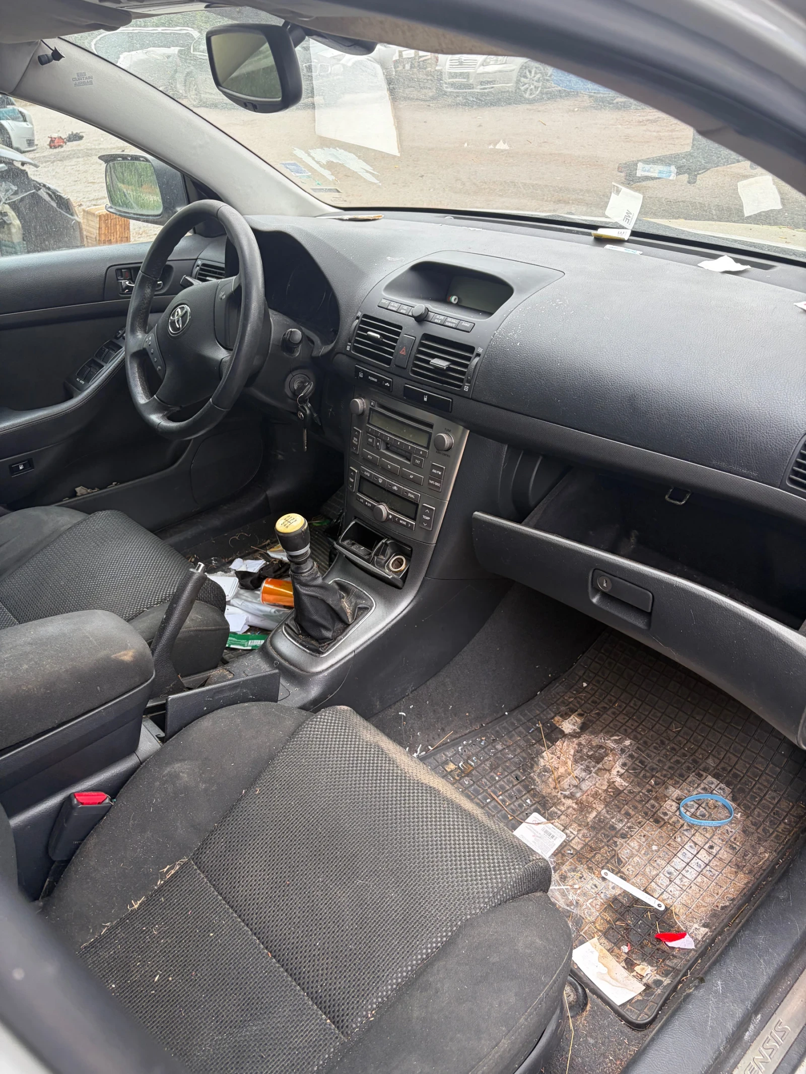 Toyota Avensis 1.8i Топ цени, снимка 5 - Автомобили и джипове - 54483053
