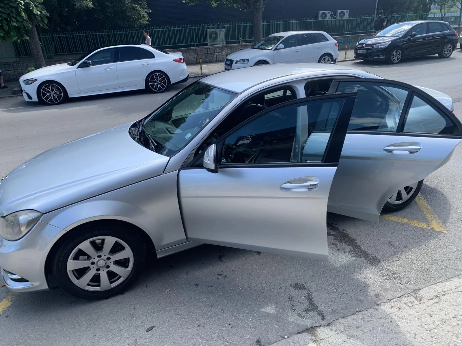 Mercedes-Benz C 220 Sedan, снимка 3 - Автомобили и джипове - 54916016