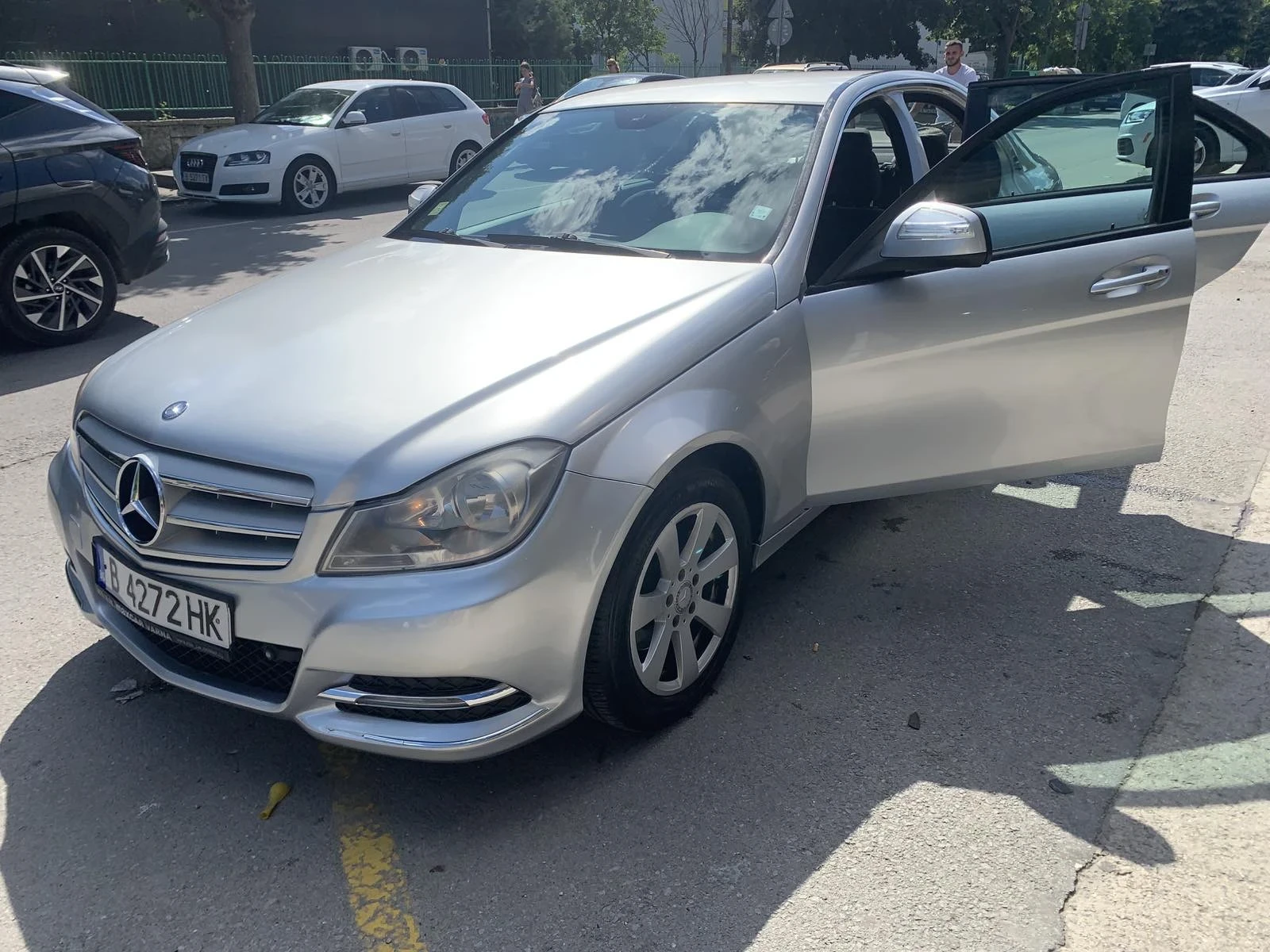 Mercedes-Benz C 220 Sedan, снимка 2 - Автомобили и джипове - 54916016
