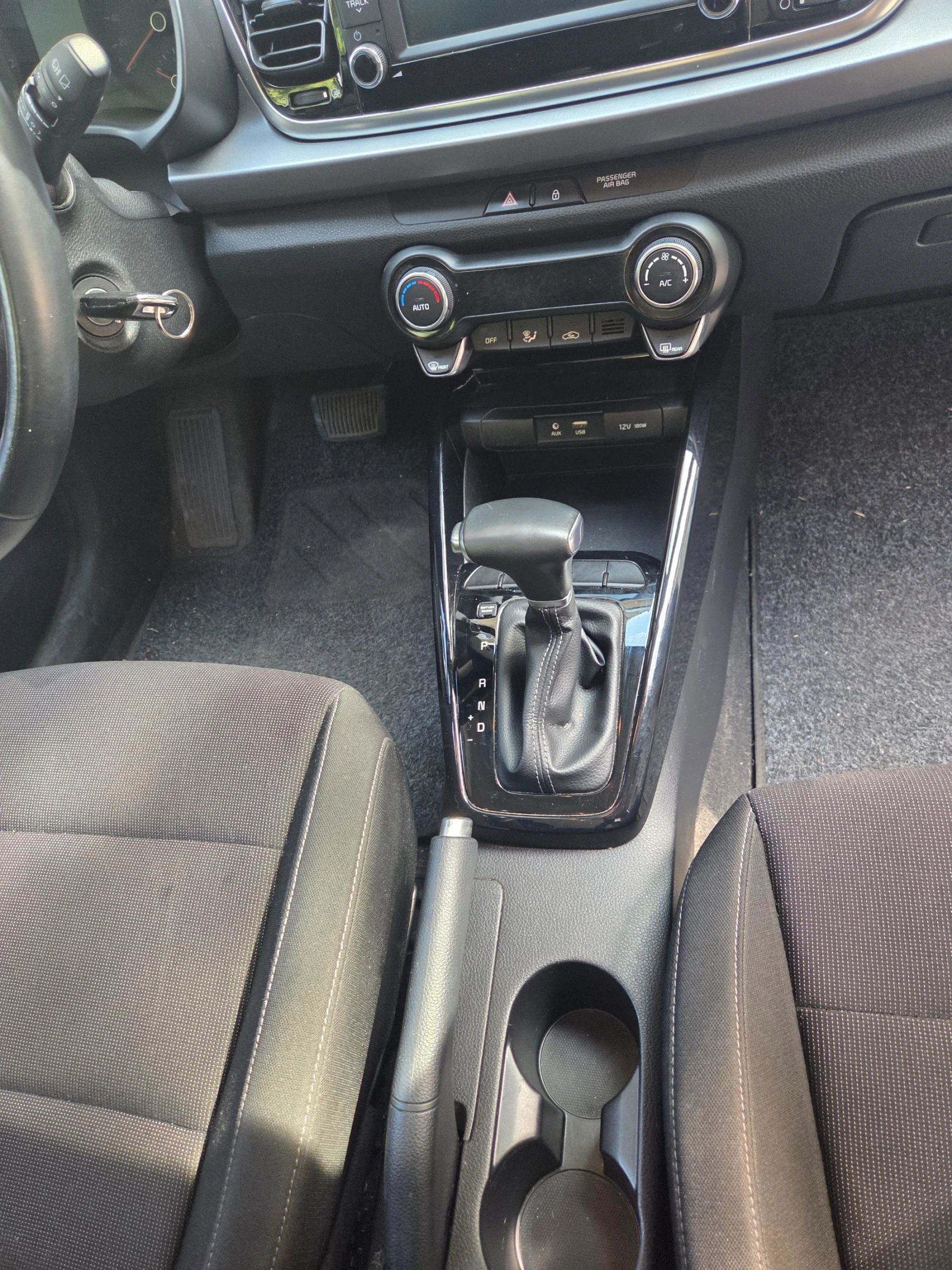 Kia Rio 1.4 MPI 100 hp, снимка 9 - Автомобили и джипове - 55962609