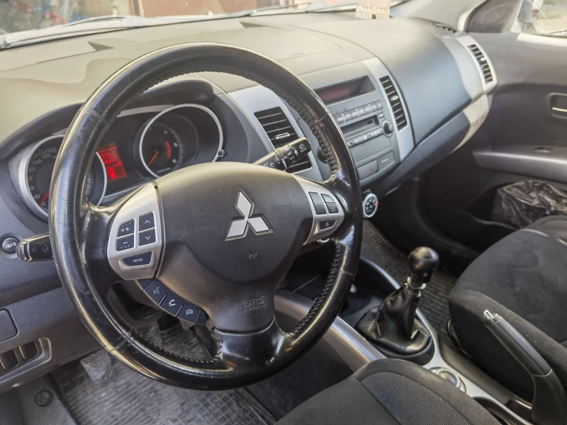 Mitsubishi Outlander, снимка 8 - Автомобили и джипове - 49199304