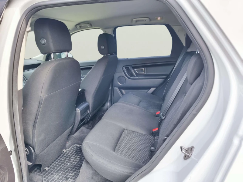 Land Rover Discovery Sport 2.0, снимка 8 - Автомобили и джипове - 52003846