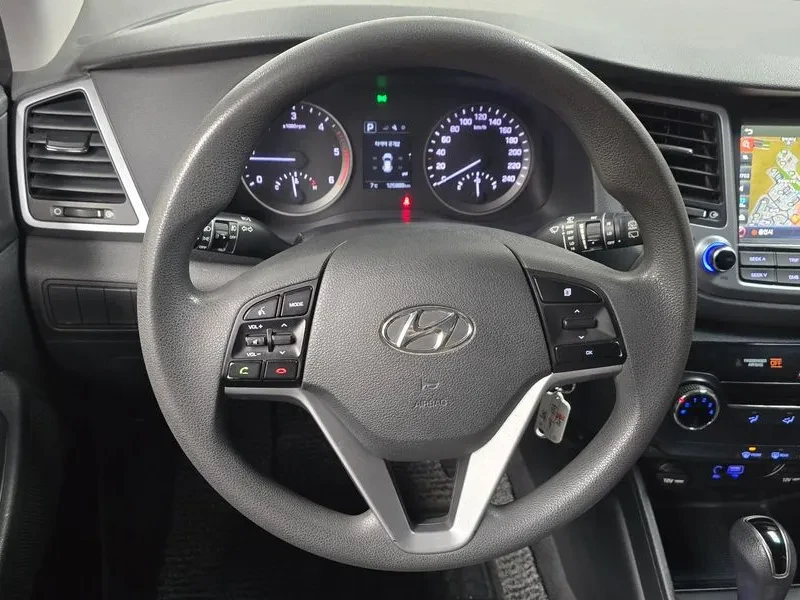 Hyundai Tucson 2.0 4Wd Style, снимка 13 - Автомобили и джипове - 53563055