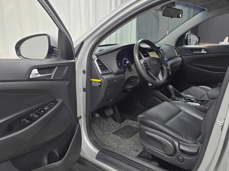 Hyundai Tucson 2.0 4Wd Style, снимка 11 - Автомобили и джипове - 53563055