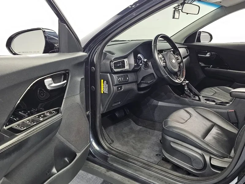 Kia Niro Prestige, снимка 10 - Автомобили и джипове - 56725985