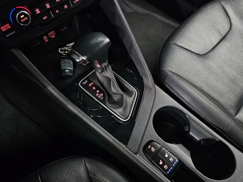 Kia Niro Prestige, снимка 9 - Автомобили и джипове - 56725985