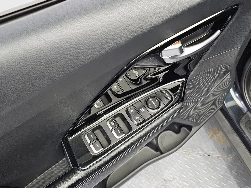 Kia Niro Prestige, снимка 13 - Автомобили и джипове - 56725985