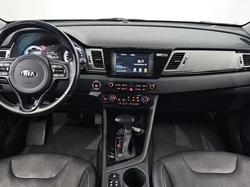 Kia Niro Prestige, снимка 7 - Автомобили и джипове - 56725985