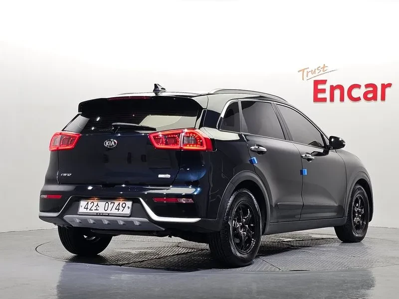 Kia Niro Prestige, снимка 2 - Автомобили и джипове - 56725985