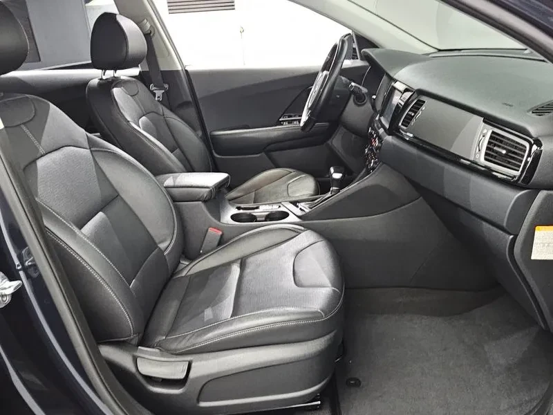 Kia Niro Prestige, снимка 12 - Автомобили и джипове - 56725985