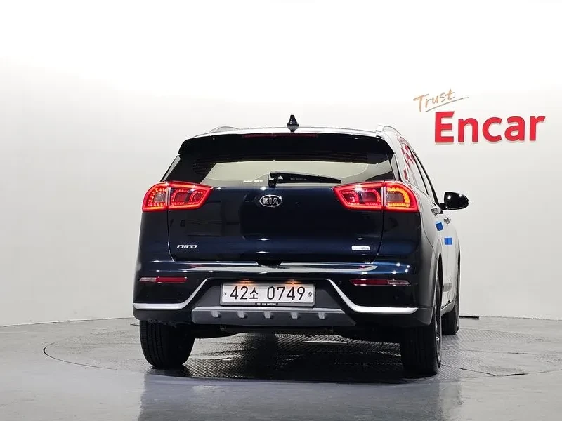 Kia Niro Prestige, снимка 4 - Автомобили и джипове - 56725985