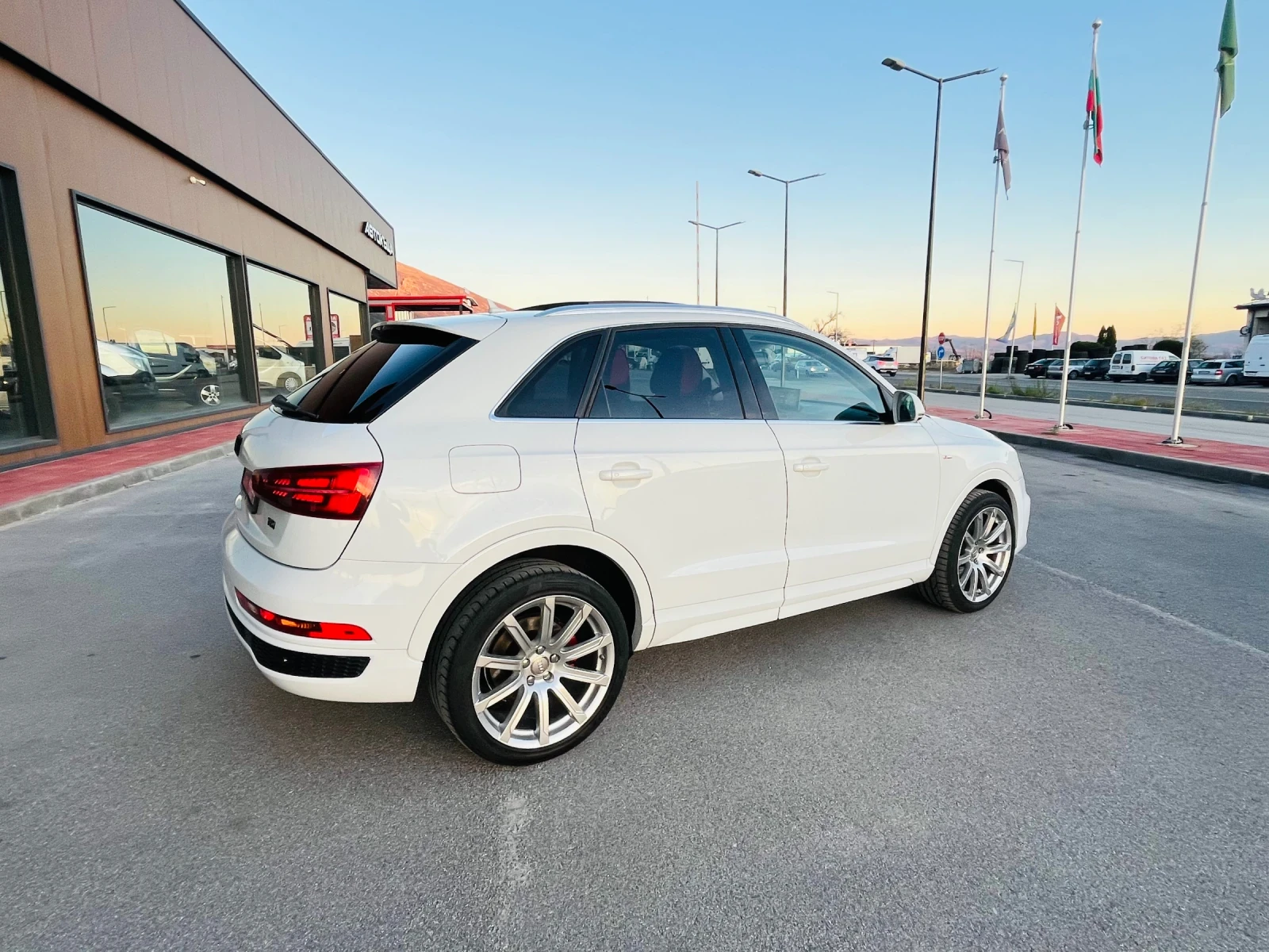 Audi Q3 2.0TDI;150к.с.;quattro-4x4;S-Line;FACELIFT;ПАНОРАМ - изображение 5