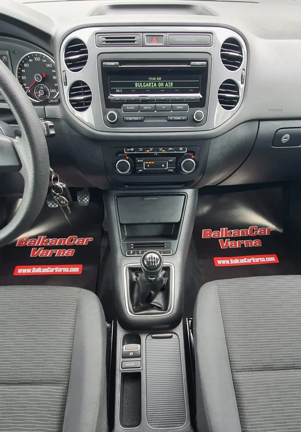 VW Tiguan 2.0 TDI BlueMotion FaceLift, снимка 15 - Автомобили и джипове - 54636949