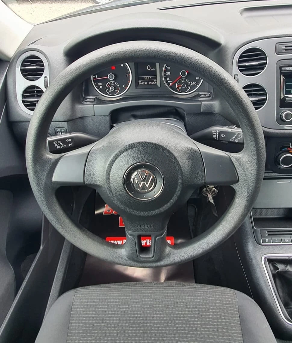 VW Tiguan 2.0 TDI BlueMotion FaceLift, снимка 14 - Автомобили и джипове - 54636949