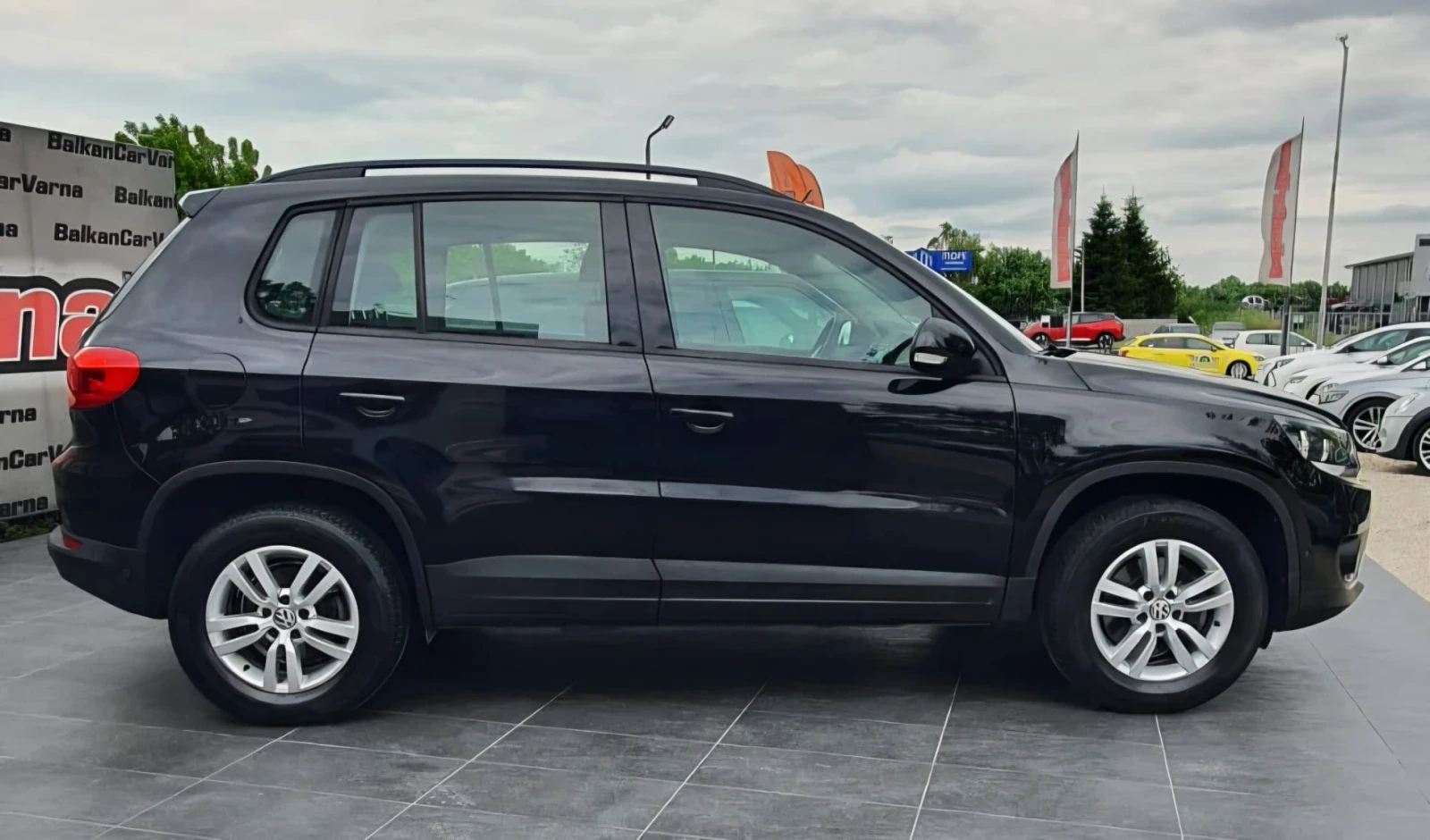 VW Tiguan 2.0 TDI BlueMotion FaceLift, снимка 5 - Автомобили и джипове - 54636949