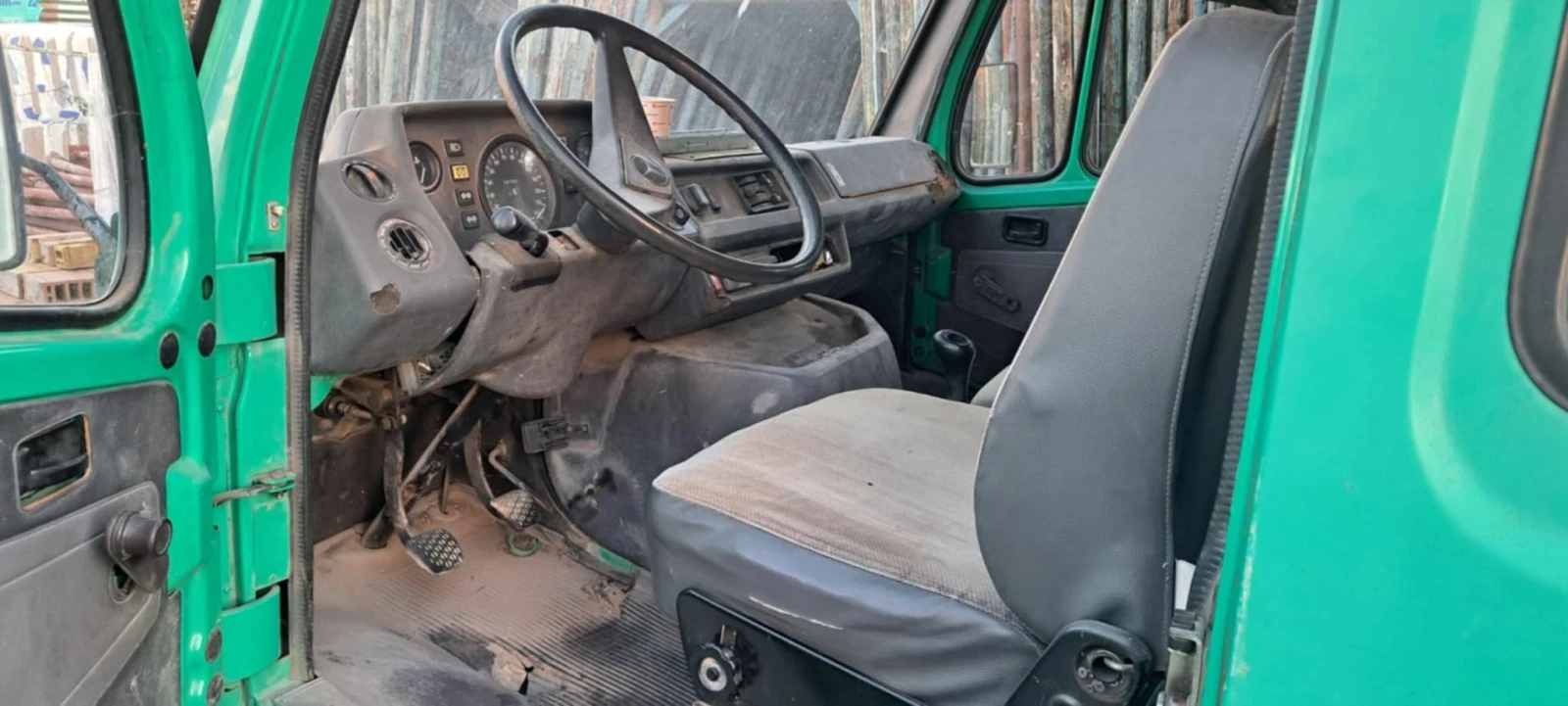 Mercedes-Benz 310  - изображение 4