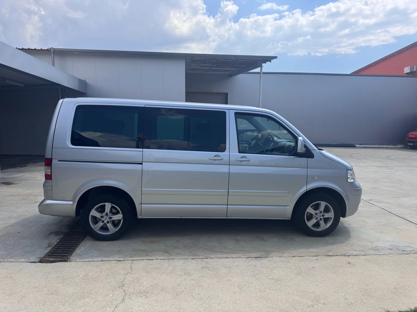 VW Multivan TDI ATLANTIS 259000km.100%, снимка 3 - Бусове и автобуси - 55583811