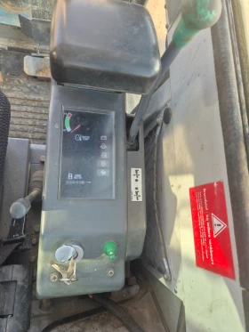 Багер Takeuchi TB016, снимка 7