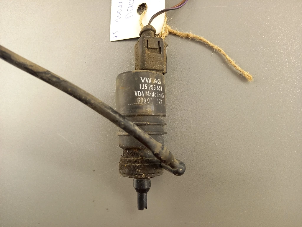 Помпа чистачки Фолксваген Пасат Б5 1.8Т седан