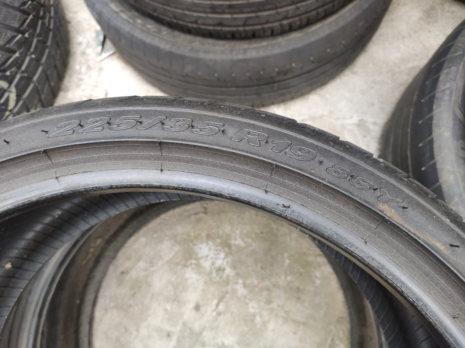 Гуми Летни 235/35R19, снимка 7 - Гуми и джанти - 55272491