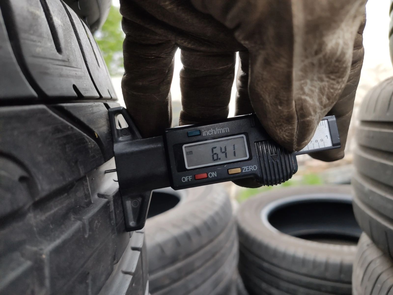 Гуми Летни 235/35R19, снимка 6 - Гуми и джанти - 55272491