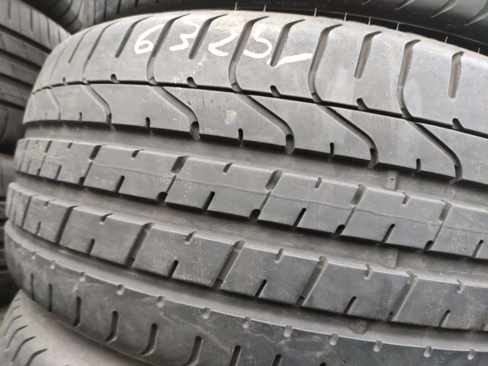 Гуми Летни 235/35R19, снимка 3 - Гуми и джанти - 55272491