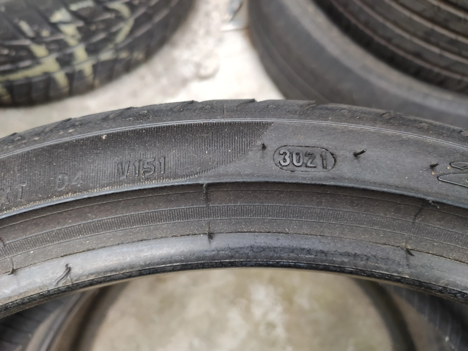 Гуми Летни 235/35R19, снимка 8 - Гуми и джанти - 55272491