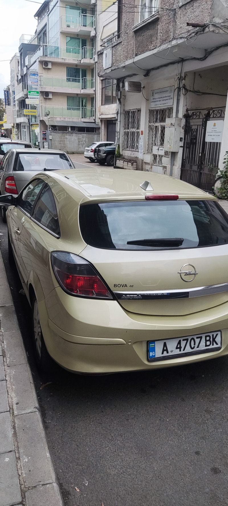 Opel Astra GTC 1.6 LPG първи собственик , снимка 4 - Автомобили и джипове - 46450556