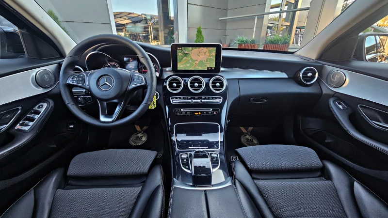 Mercedes-Benz C 220 AMG/9G/GERMANY/CAMERA/AMBIENT/FULL LED/AUTO H/LIZI, снимка 9 - Автомобили и джипове - 47660008