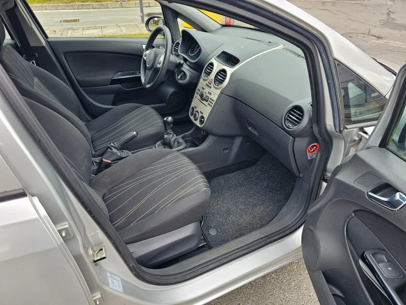 Opel Corsa 1.2i, снимка 12 - Автомобили и джипове - 49533263