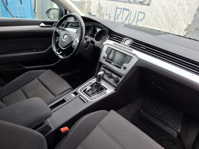 VW Passat 2.0TDI DSG Distronic Navi CarPlay, снимка 8 - Автомобили и джипове - 48397102