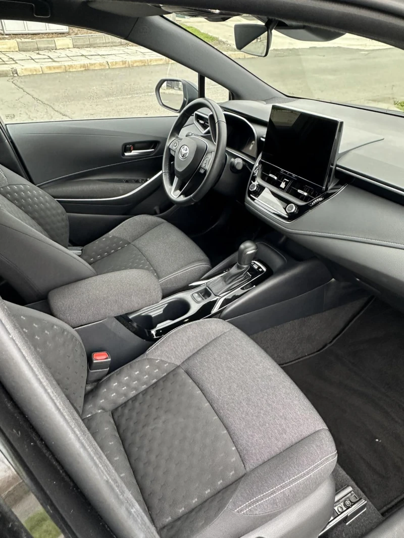 Toyota Corolla 1.8 Hybrid Dynamic, снимка 11 - Автомобили и джипове - 52859893