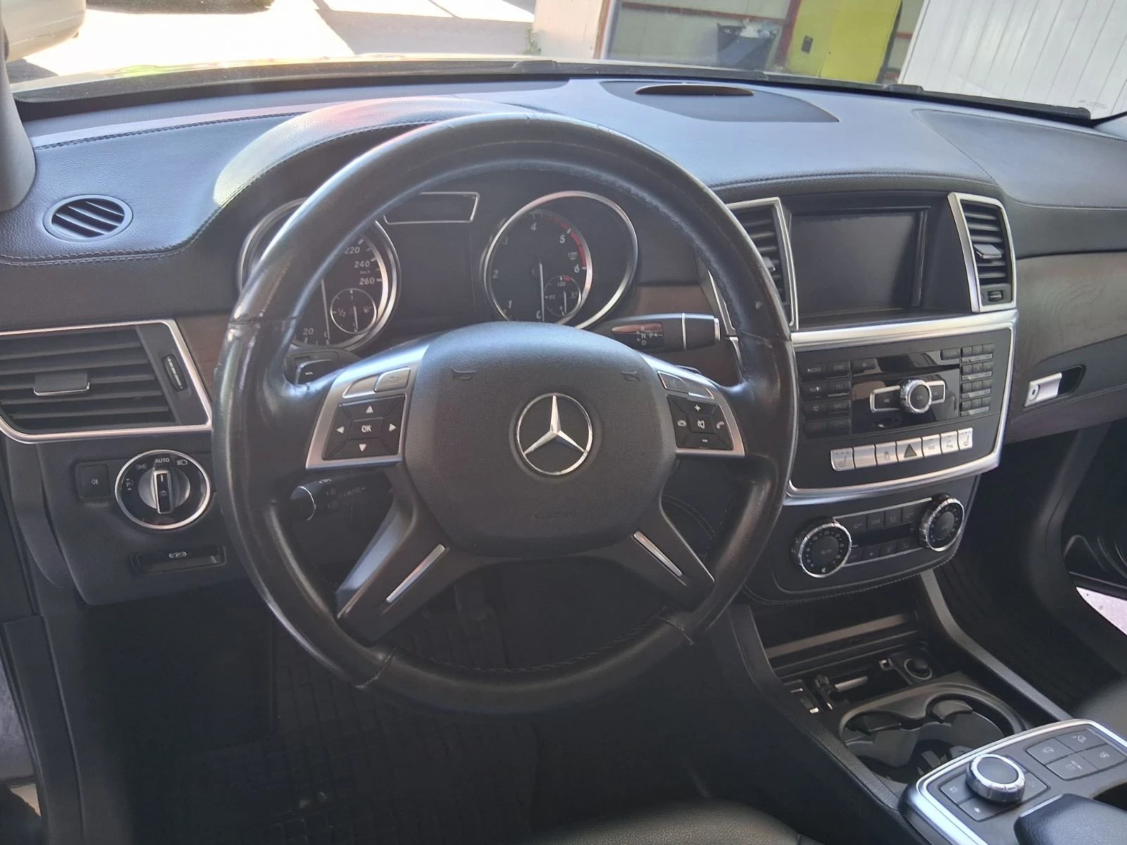 Mercedes-Benz 350  - изображение 10
