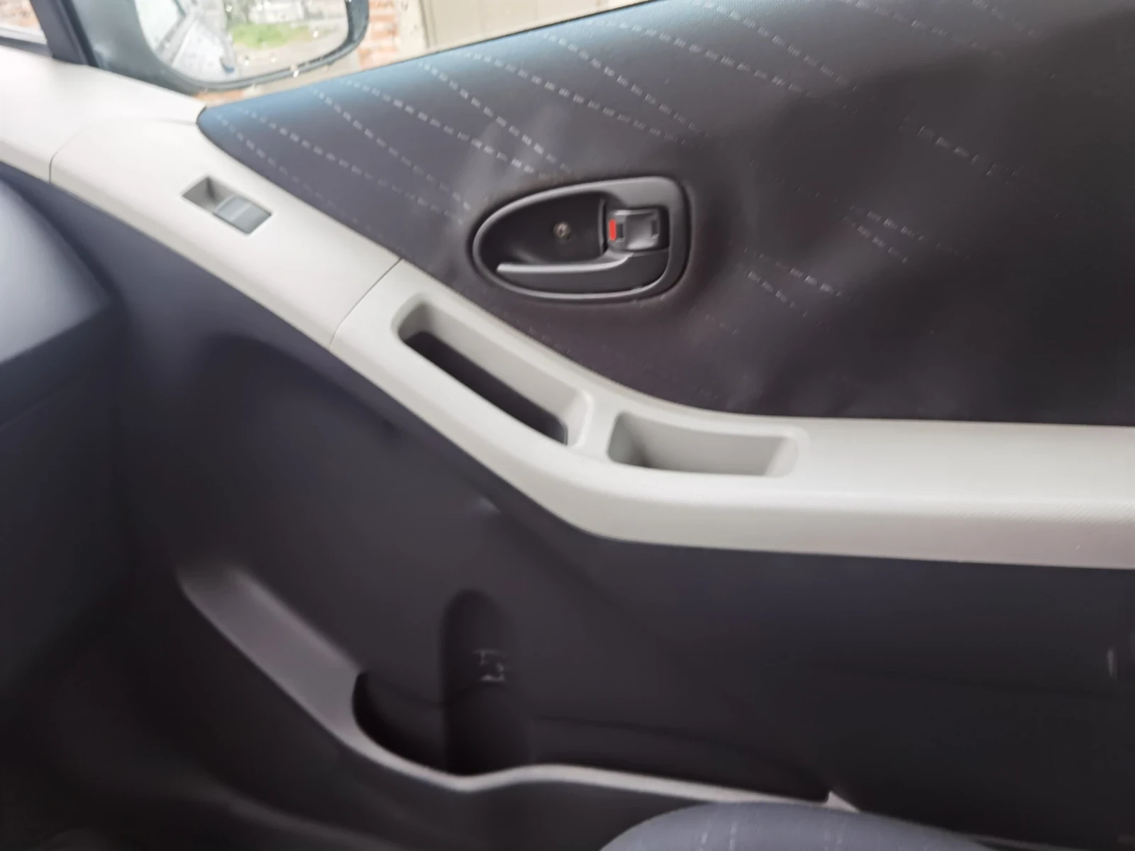 Toyota Yaris, снимка 16 - Автомобили и джипове - 54184211