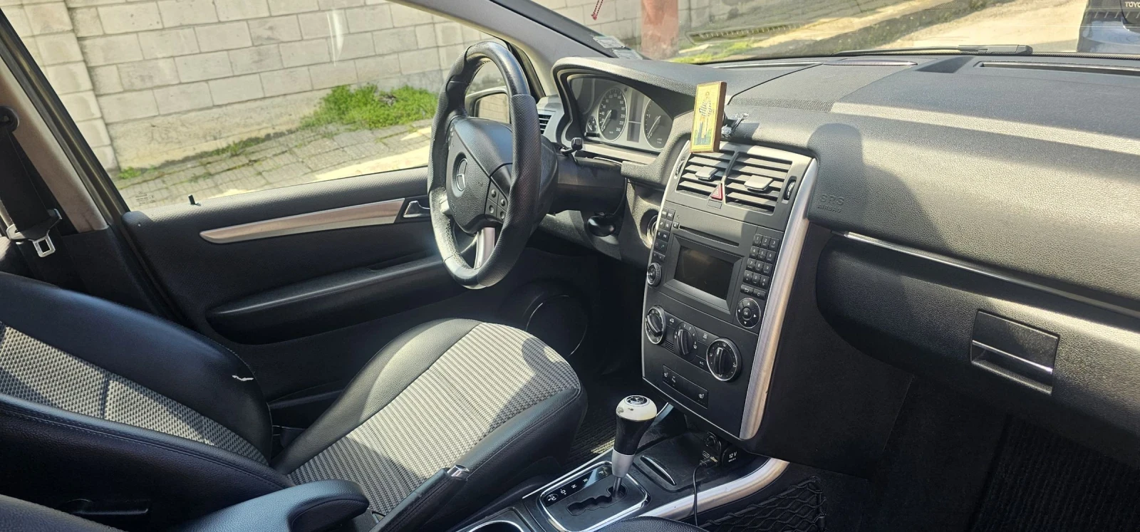 Mercedes-Benz B 180, снимка 13 - Автомобили и джипове - 54301219